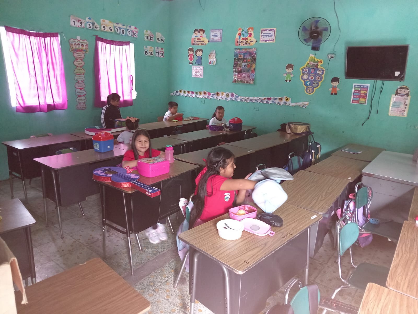 Students in La Palma, El Salvador using desks once used in Missouri classrooms.